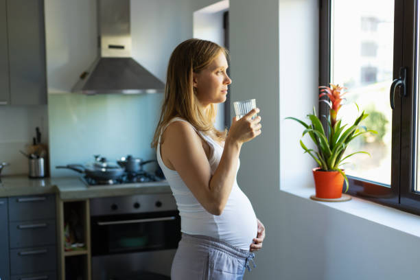 Busy mom drinking water for easy weight loss Busy mom drinking water for easy weight loss